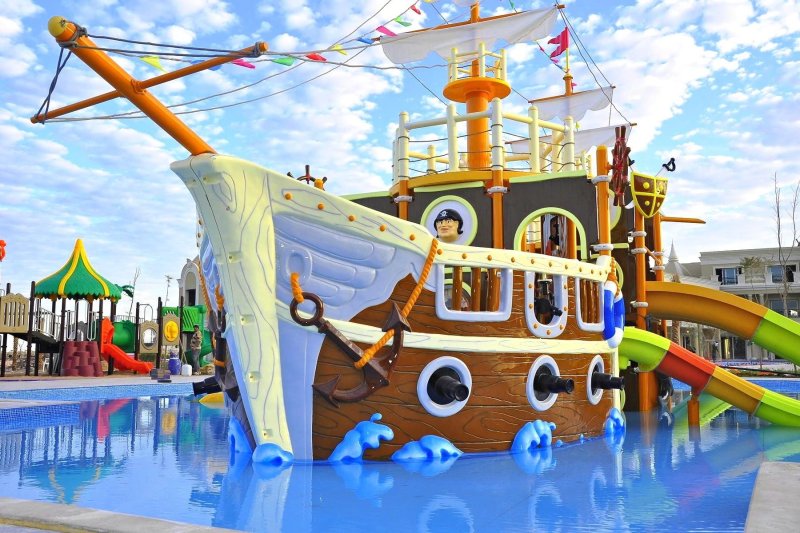 Hurghada utazás Titanic Royal Resort