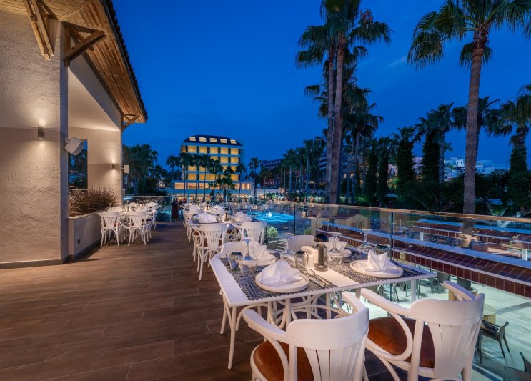 Trendy Palm Beach Side
