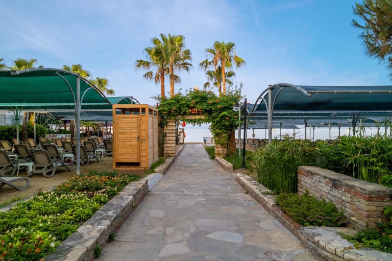 Trendy Palm Beach Side