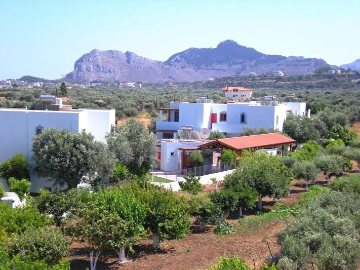 Villa házak a kertben