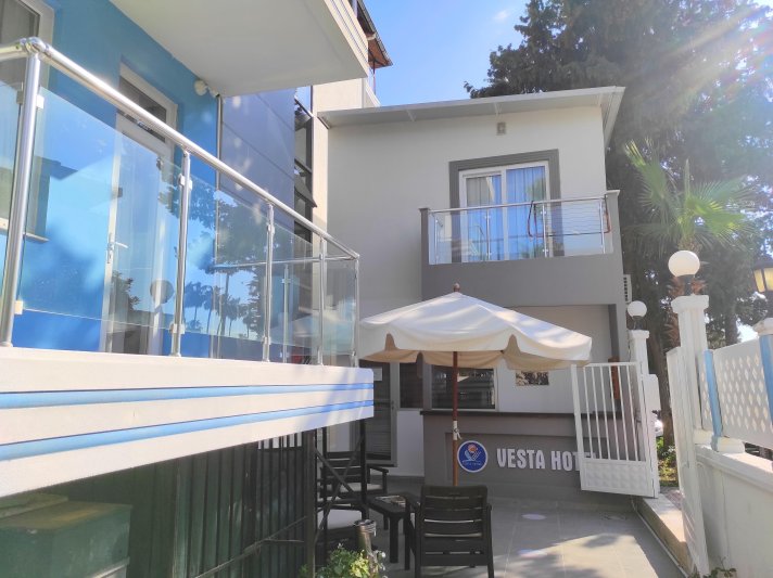 Vesta Hotel Side