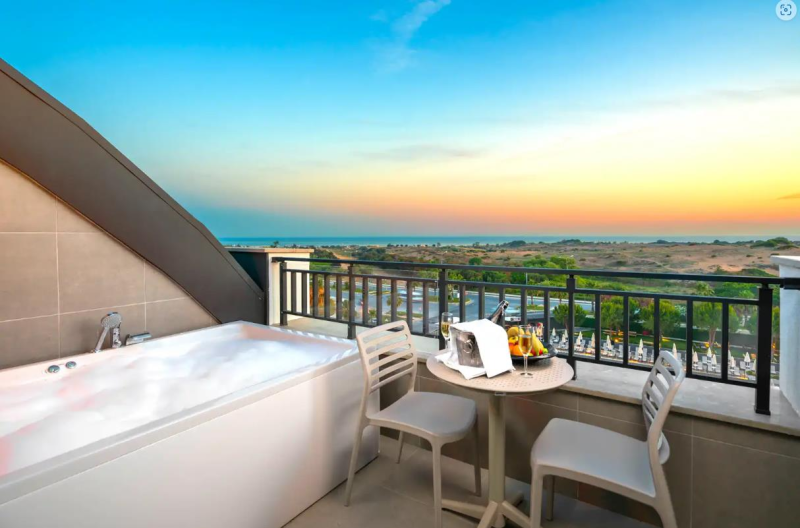Vox Maris Resort Side