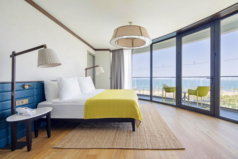 Családi szoba, 2 hálószobával, részleges kilátással a tengerre