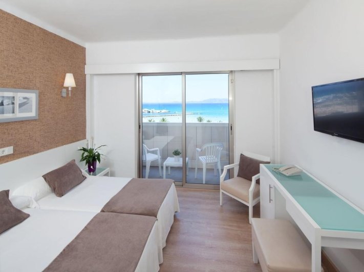 Mallorca utazás Whala! Beach