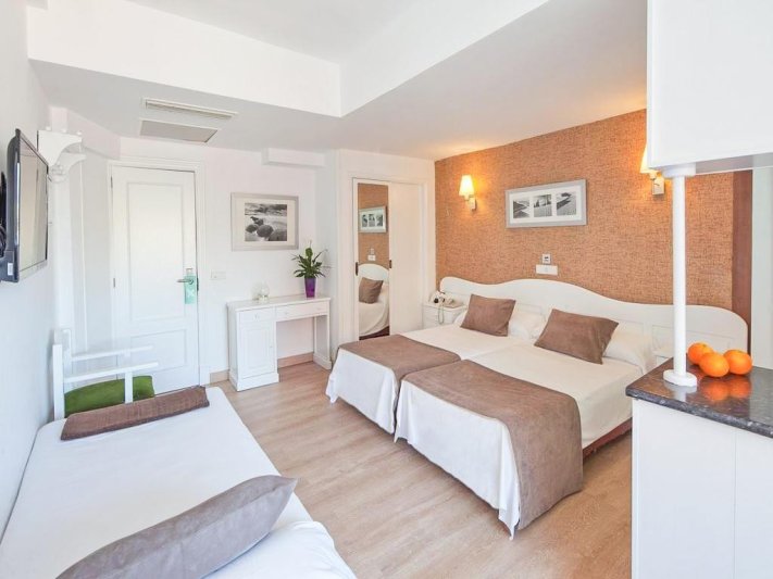 Mallorca utazás Whala! Beach