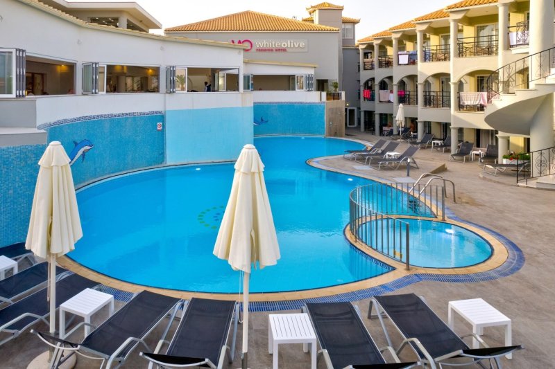 Zakynthos Laganas utazás White Olive Premium Laganas