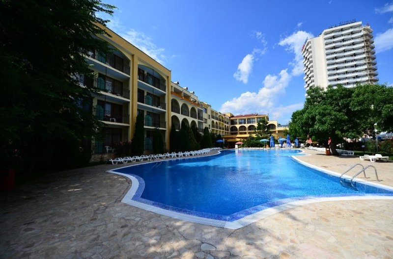 Napospart utazás Yavor Palace