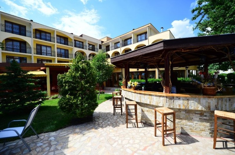 Napospart utazás Yavor Palace