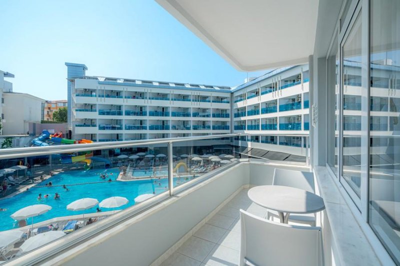 Alanya utazás Avena Resort