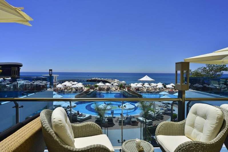 Alanya utazás Azura Deluxe Resort & Spa