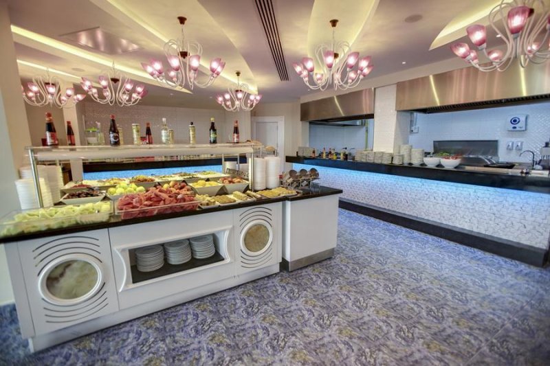 Alanya utazás Azura Deluxe Resort & Spa