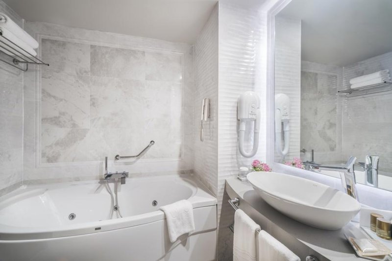 Észak-Ciprus utazás Concorde Luxury Resort