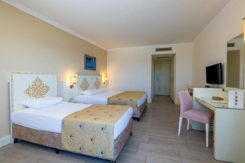 Side utazás Crystal Admiral Resort