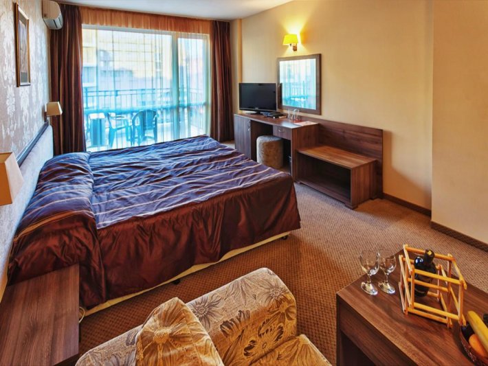 Napospart utazás Forum Hotel