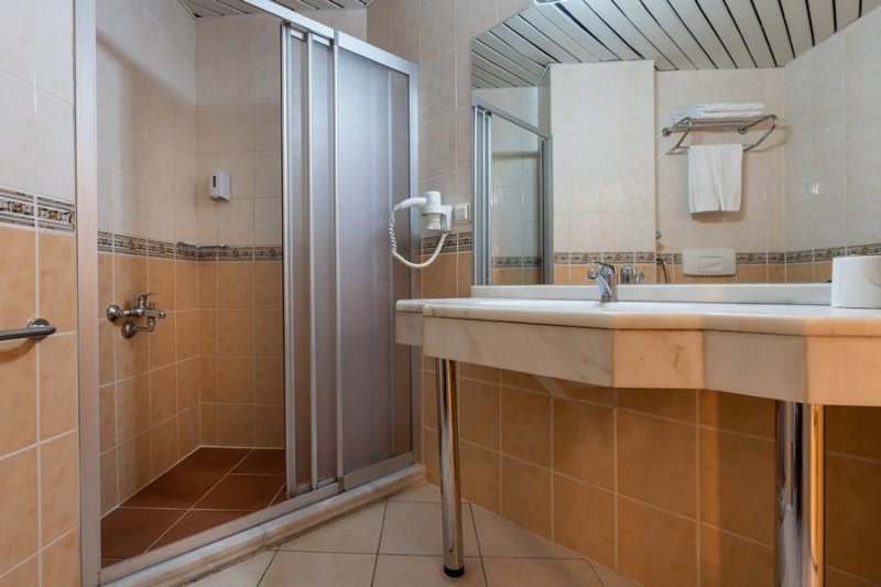 Kemer utazás Grand Viking Hotel