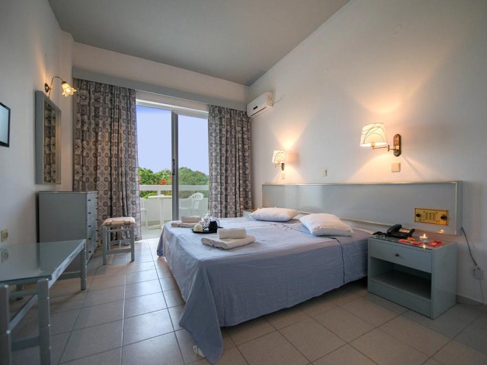 Rodosz Theologos utazás Happy Days