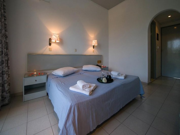 Rodosz Theologos utazás Happy Days