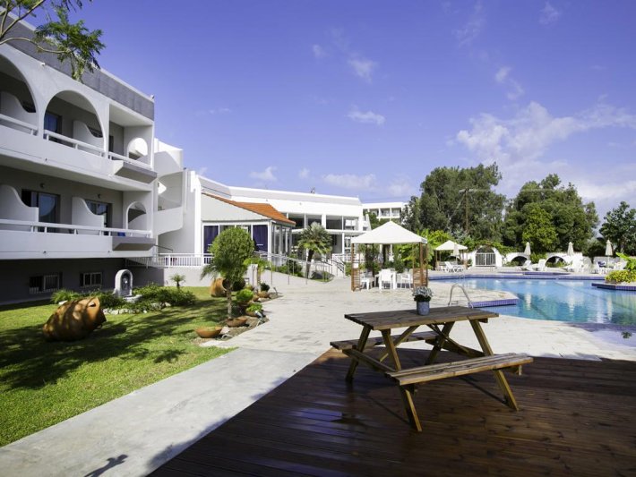 Rodosz Theologos utazás Happy Days