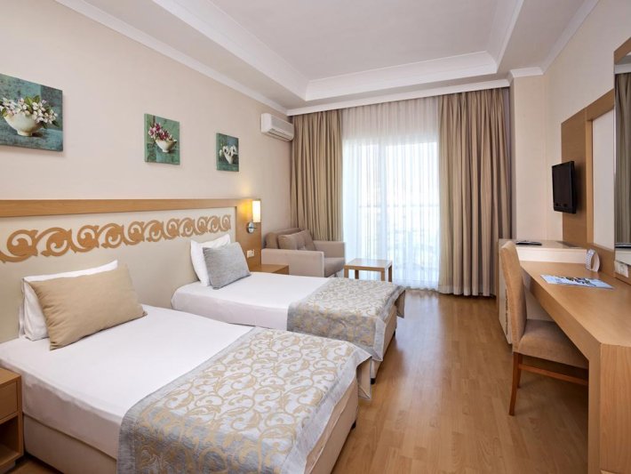 Alanya utazás Titan Select Hotel