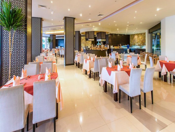 Hurghada utazás Jasmine Palace Resort