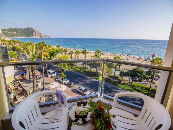 Alanya utazás Kleopatra Ada Beach