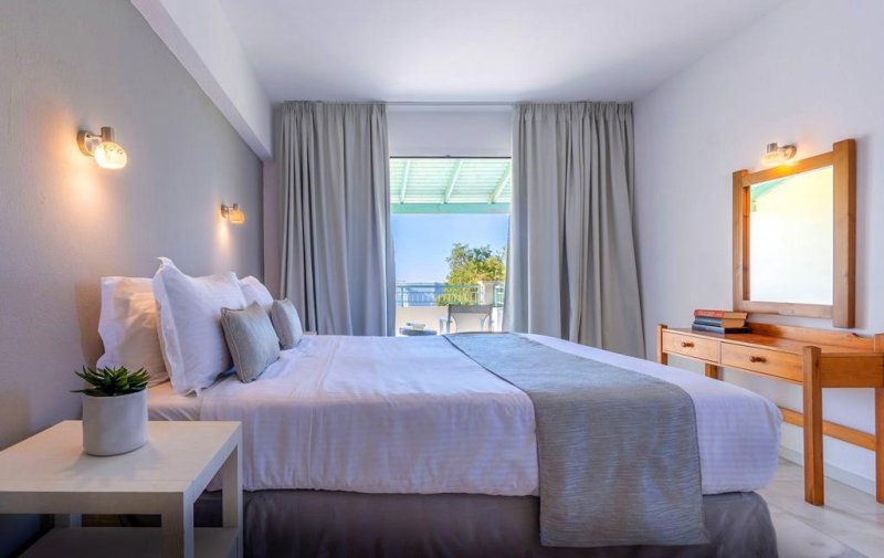 Kréta Kokkini Hani utazás Knossos Beach Bungalows & Suites