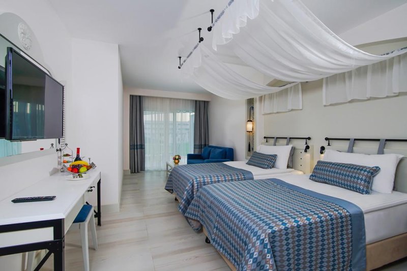 Észak-Ciprus utazás Limak Cyprus Deluxe Hotel