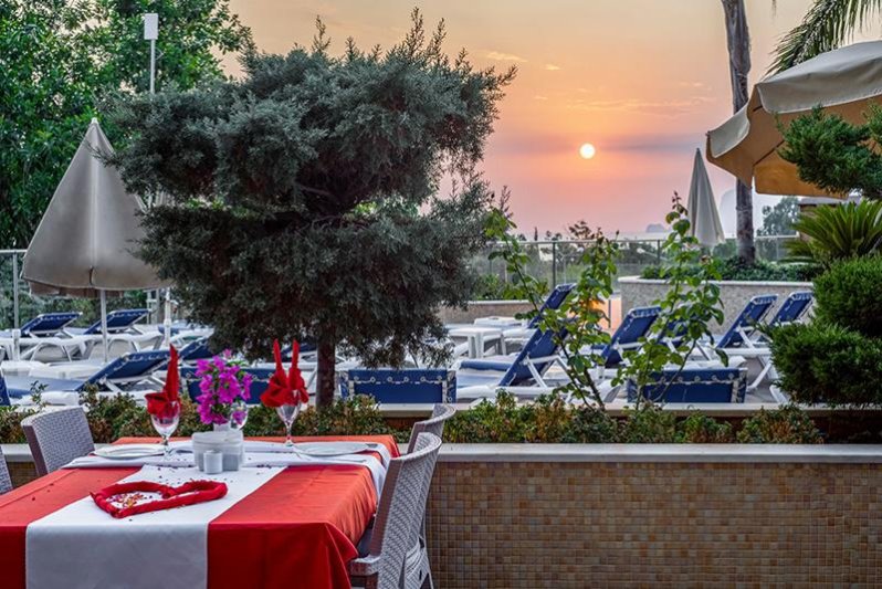 Alanya utazás Michell Hotel Spa Beach Club