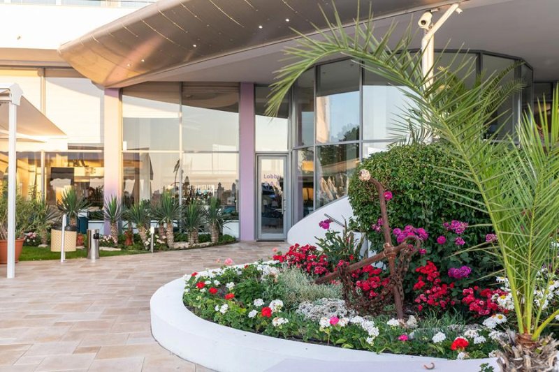 Napospart utazás Neptun Beach