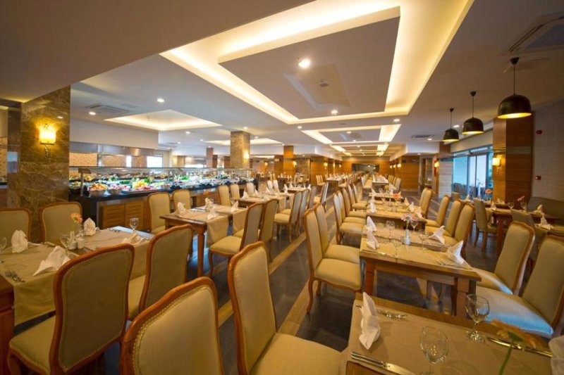 Antalya utazás Lara Family Club