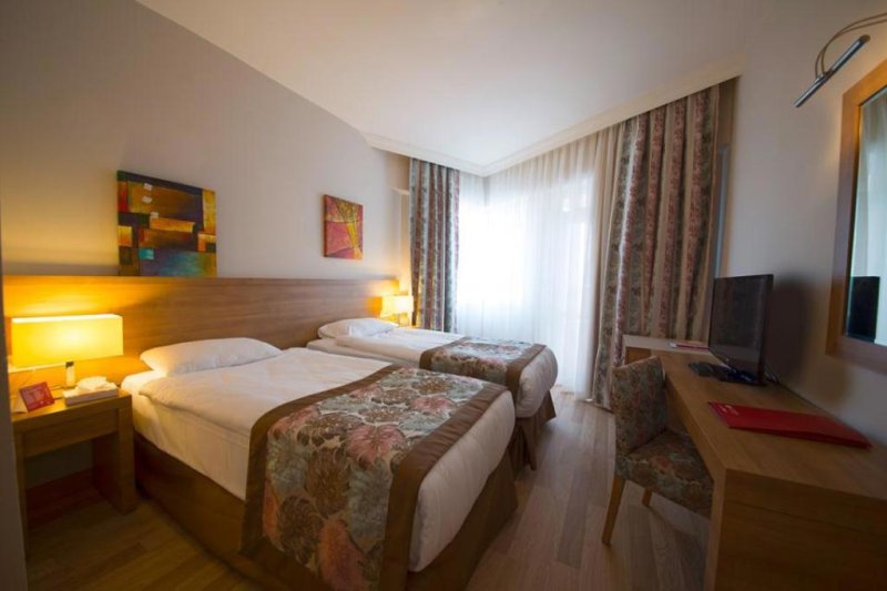 Antalya utazás Lara Family Club