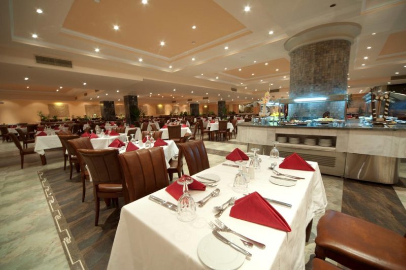 Hurghada utazás Amc Royal Hotel & Spa