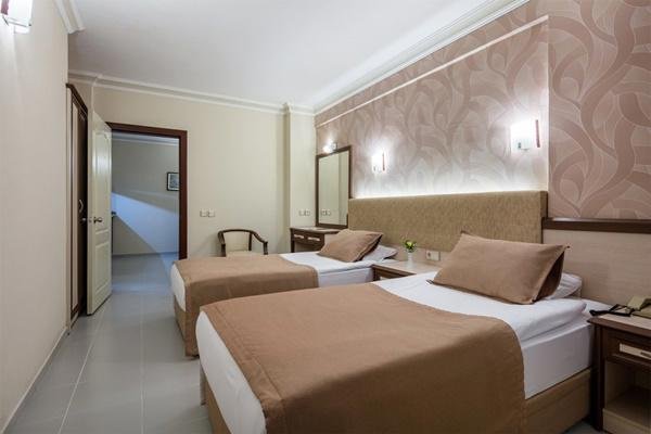 Alanya utazás May Flower Hotel