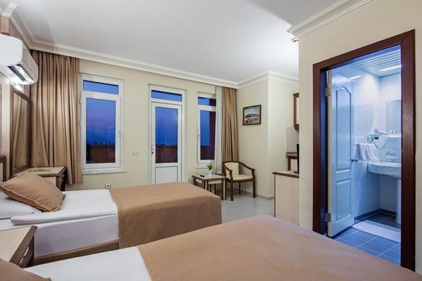 Alanya utazás May Flower Hotel