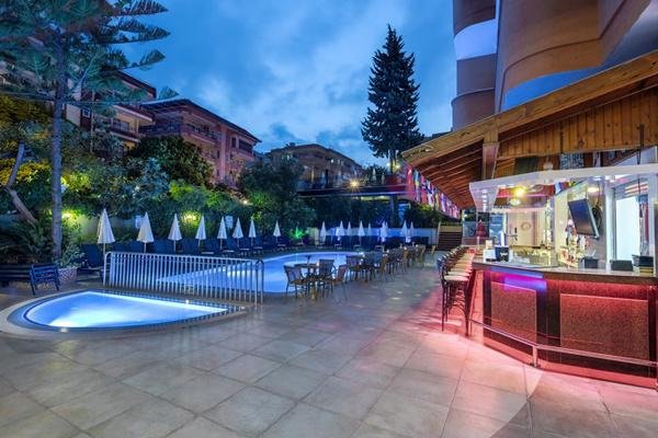 Alanya utazás May Flower Hotel