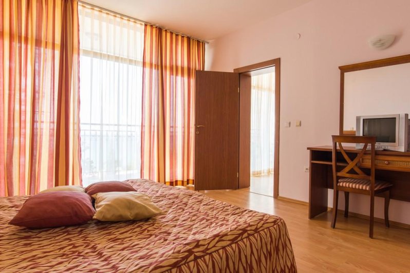 Szveti Vlasz utazás Tiva Del Mar Beach Hotel