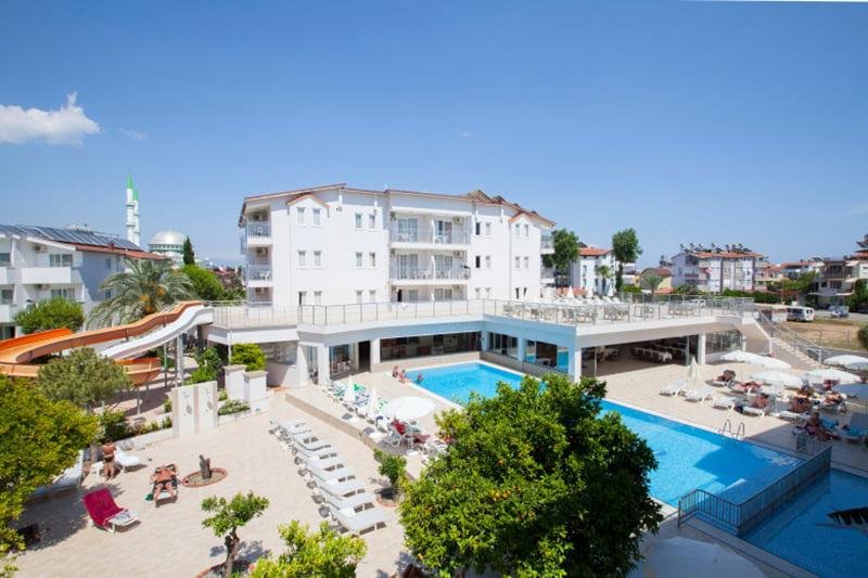 Catty Cats Garden Hotel Side