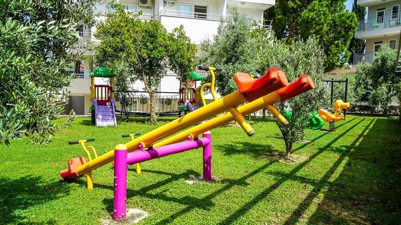 Catty Cats Garden Hotel Side