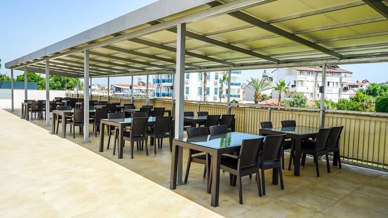 Catty Cats Garden Hotel Side