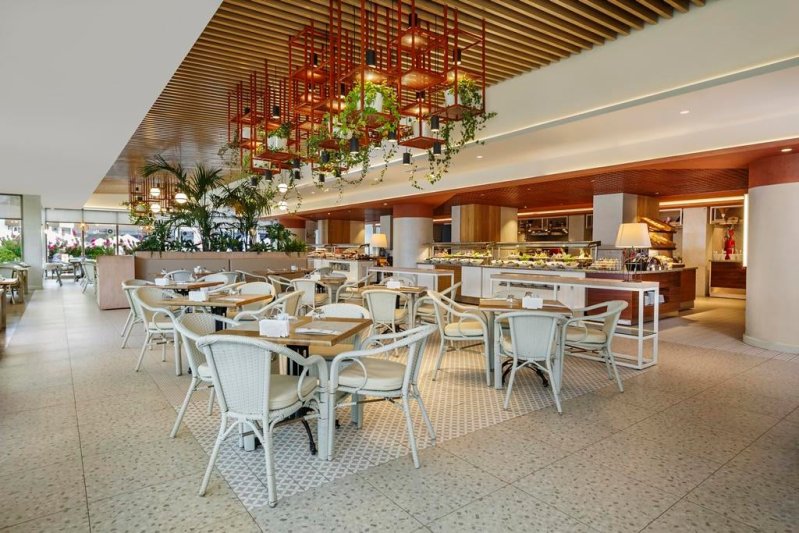 Antalya utazás Grand Park Lara