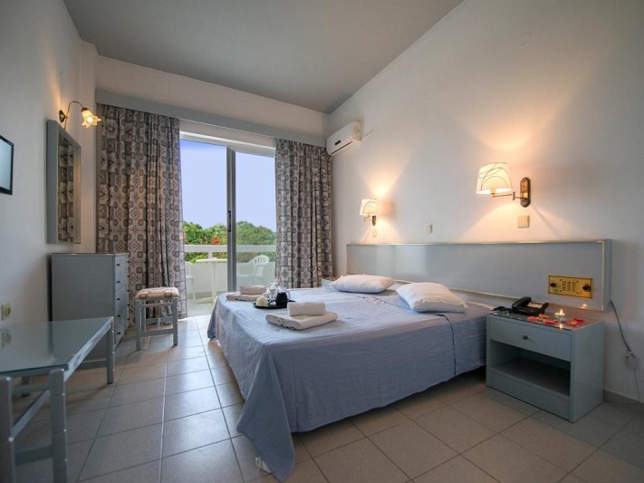 Rodosz Theologos utazás Happy Days