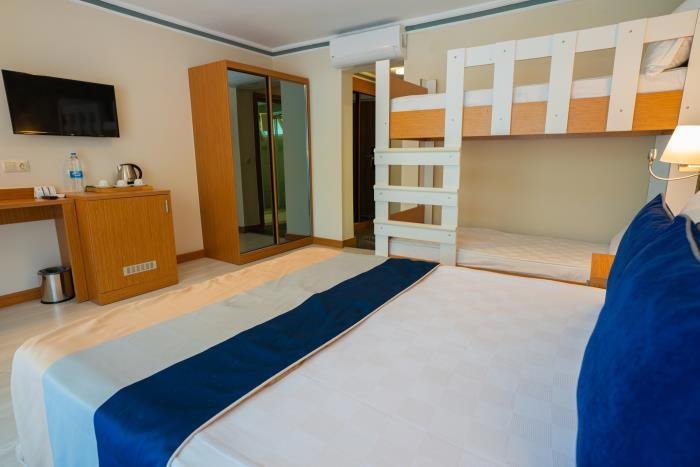Master Family Club Hotel Side