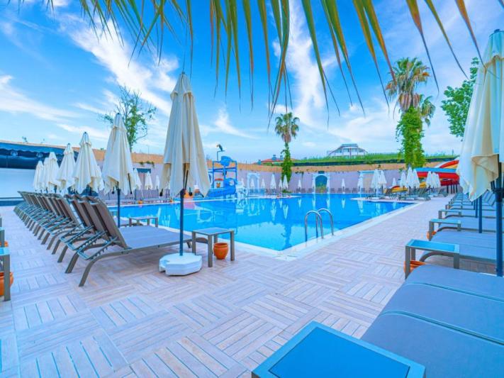 Q Ella Beach Hotel Side