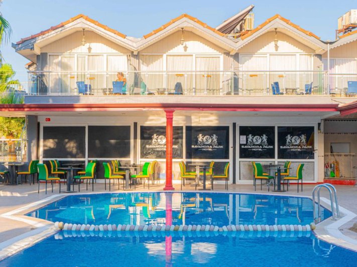 Sayanora Hotel Side