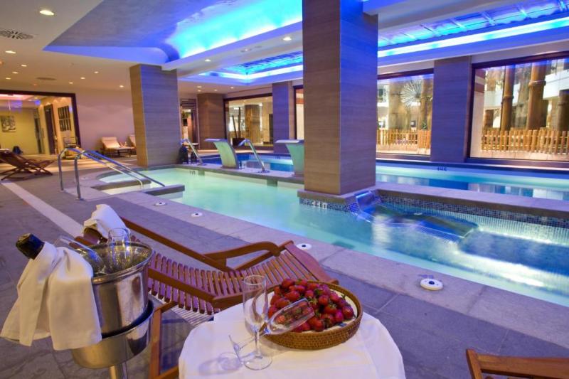 Costa Del Sol Benalmadena utazás Holiday World Polynesia