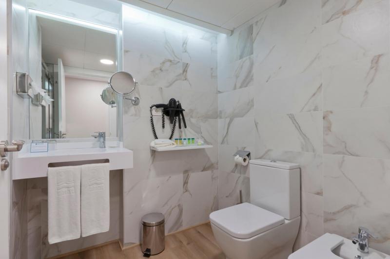 Madrid utazás Senator Barajas