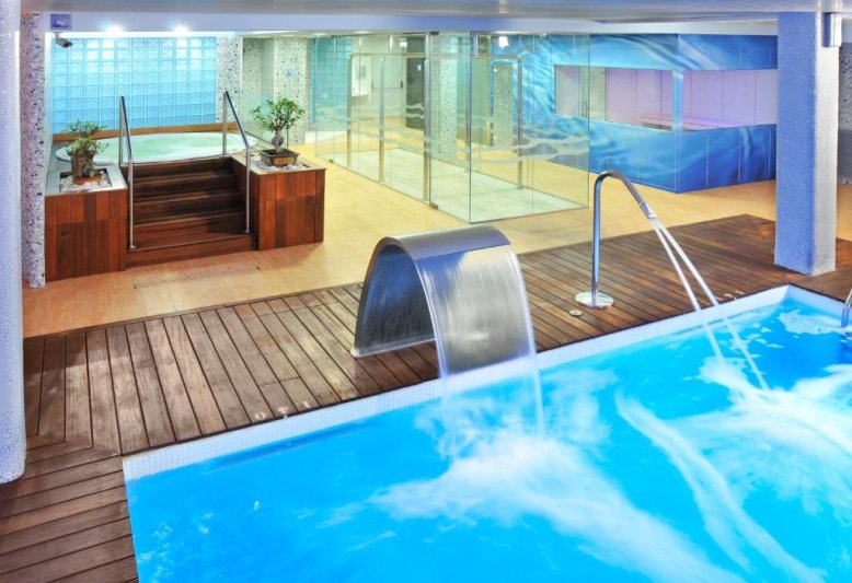 Costa Brava utazás Hotel GHT Oasis Tossa & Spa