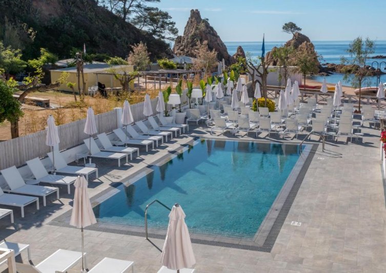 Costa Brava utazás Hotel Golden Menuda