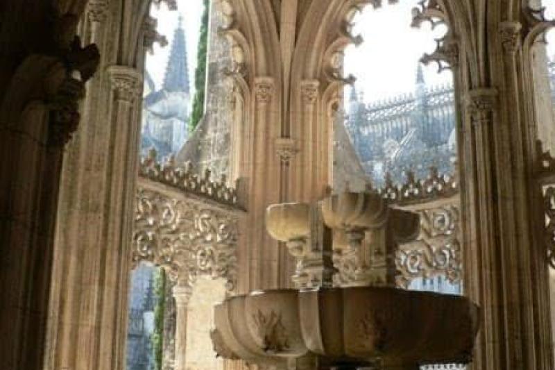 Közép-Portugália Kincsei Lisszaboni Városnézéssel