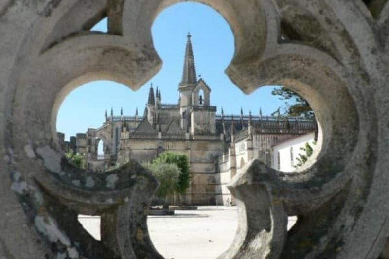 Közép-Portugália Kincsei Lisszaboni Városnézéssel